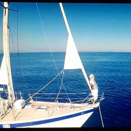 بوتيل Bellissima Barca A Vela 3*